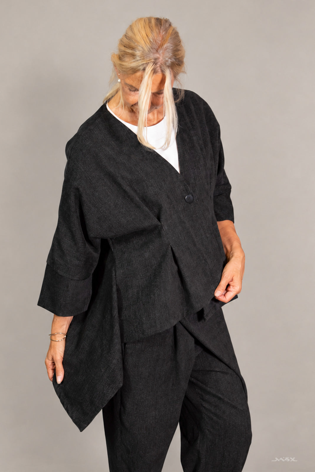 Miękka czarna kurtka z rękawem 3/4 – One Size (38–42)