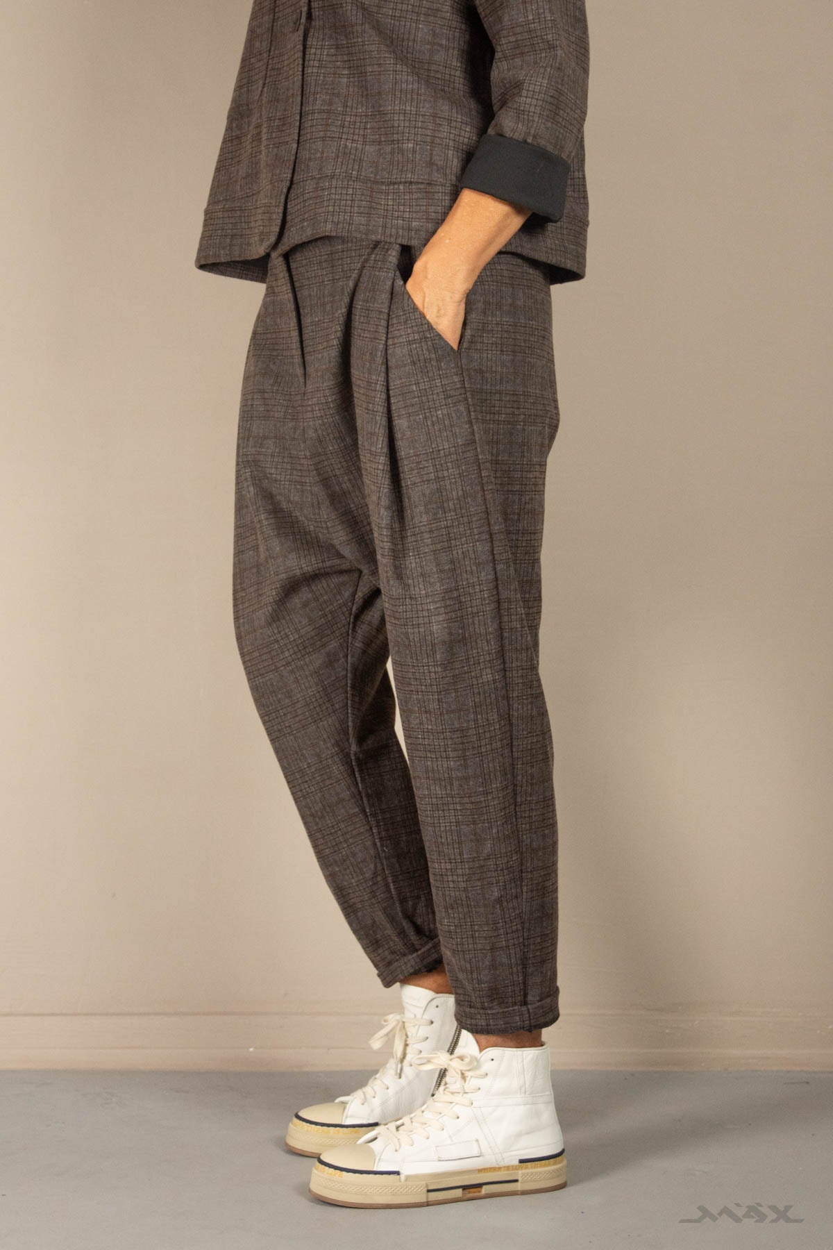 Bruine geruite baggy broek, maat one size (38-42)