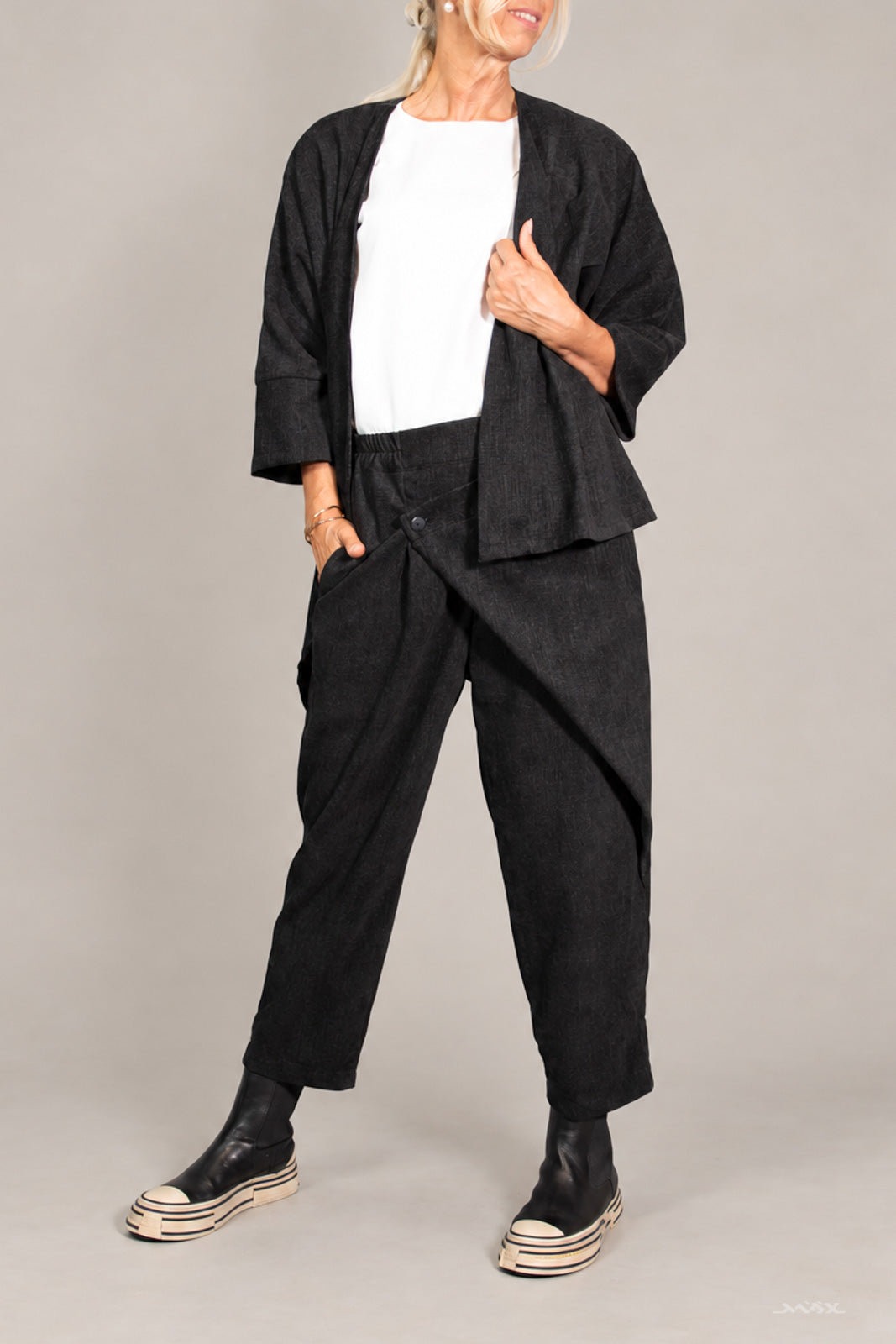 Miękkie spodnie pareo czarne – One Size (36–40)
