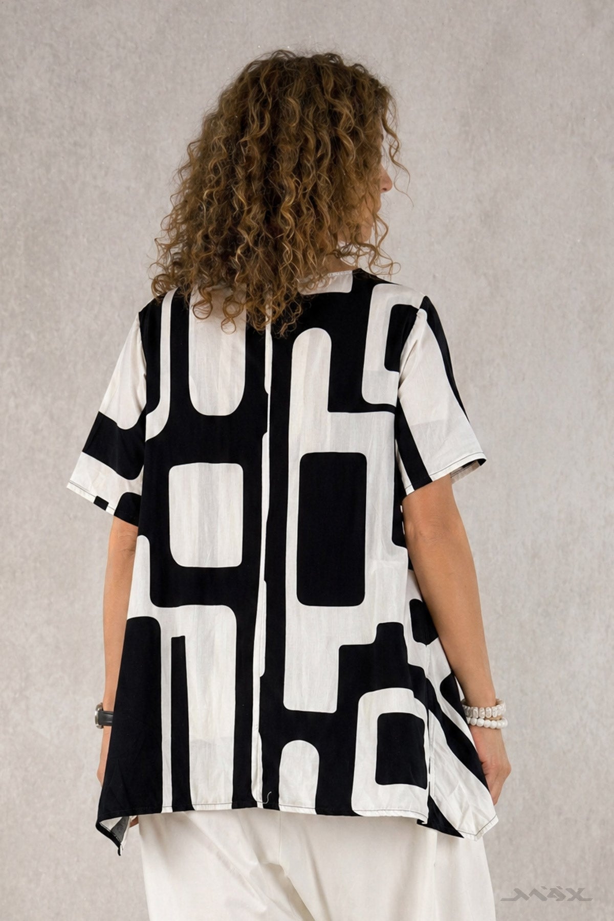 Viskose Shirt schwarz-weiß gemustert Gr. onesize (38-42)