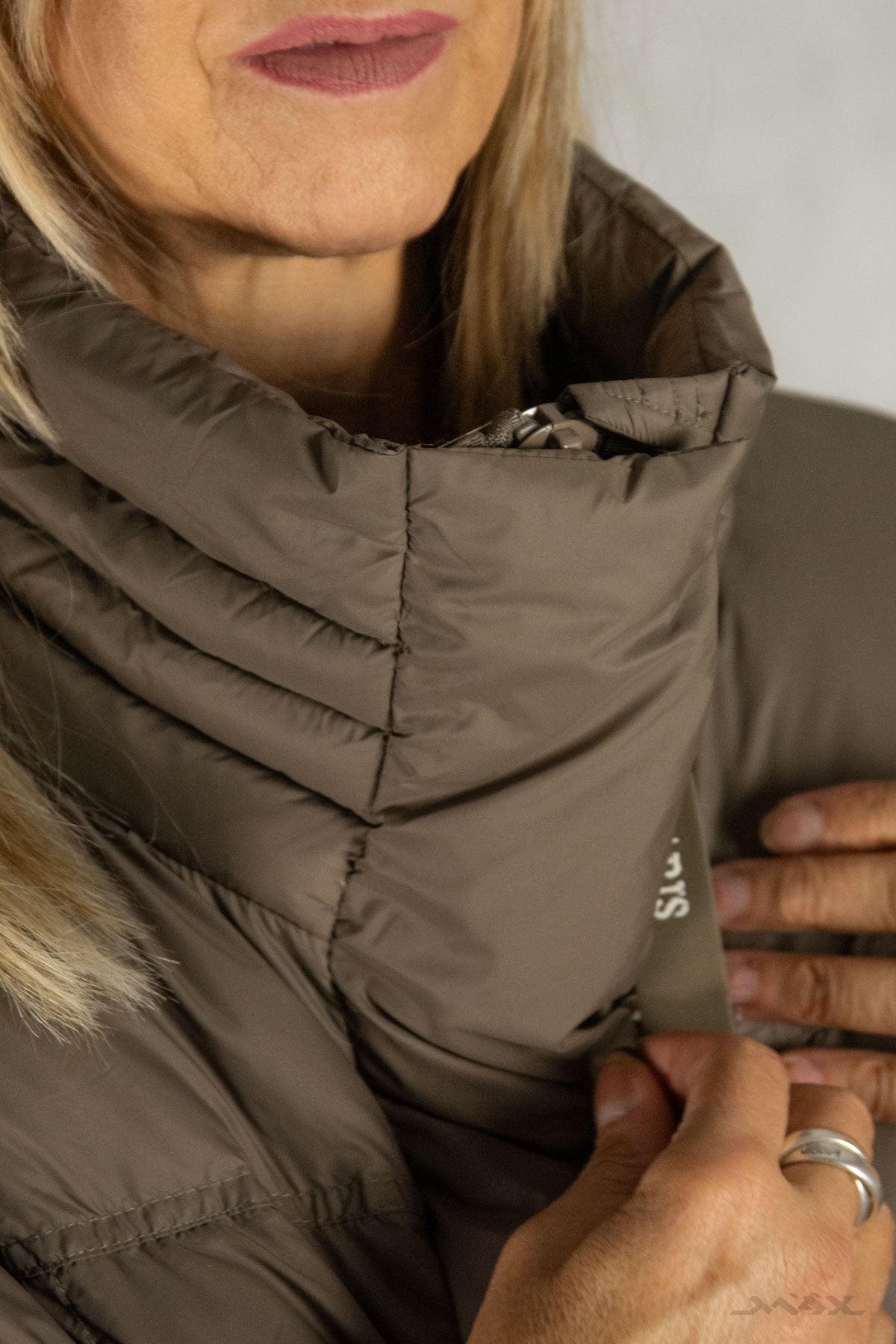 Kurze Pufferjacke mit hohem Kragen Gr. Onesize (36-40)