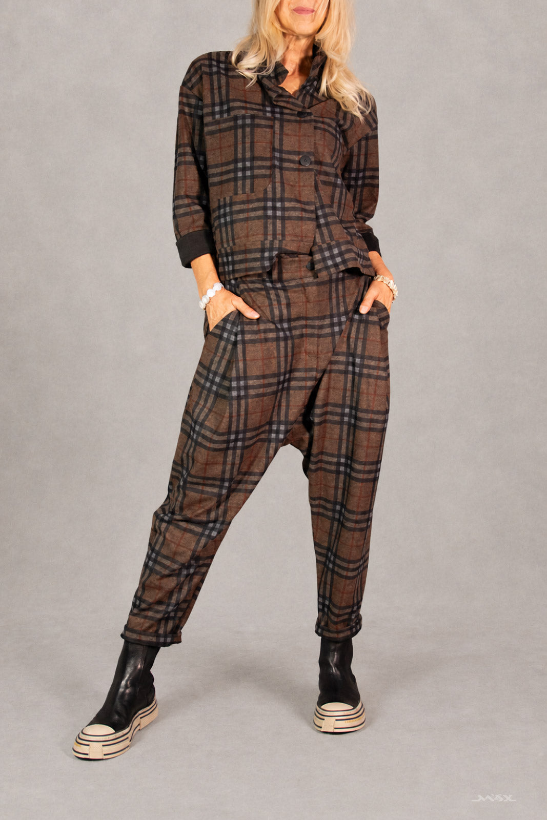Veste à carreaux chocolat avec patte de boutonnage - taille unique (38–44)