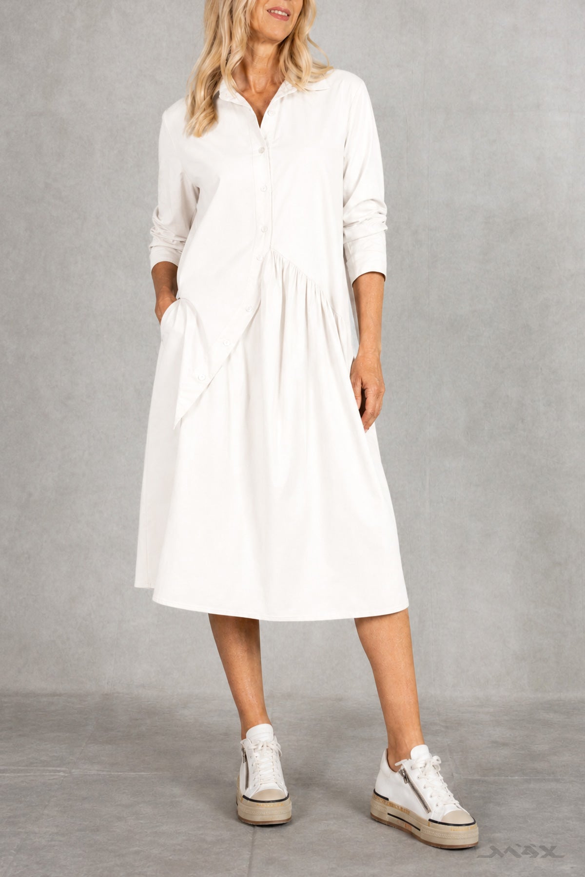 Asymmetrisches Kleid mit Knopfleiste Gr. Onesize (38-44)