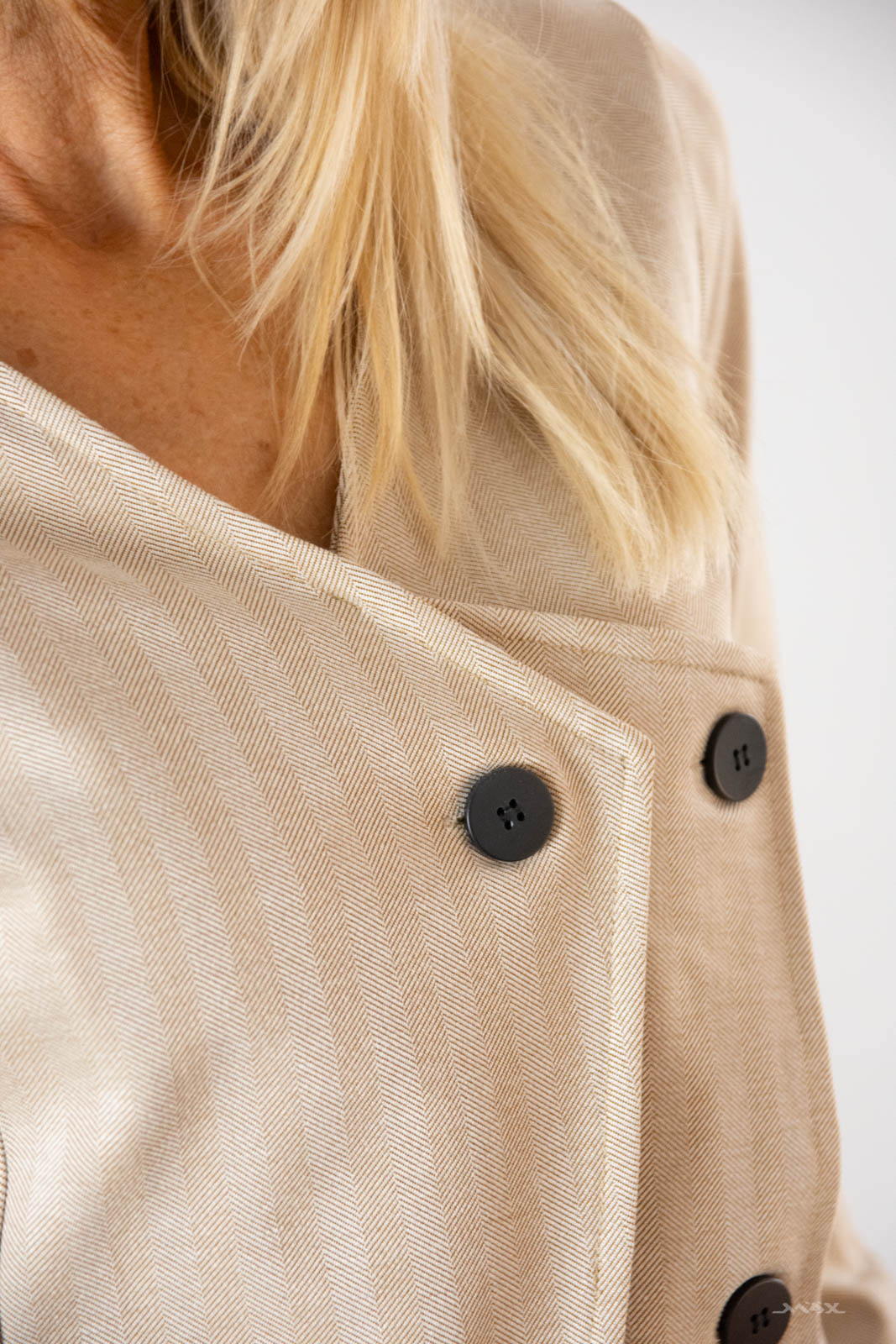 Asymmetrische Jacke beige mit Fischgrätmuster Gr. Onesize (36-40)