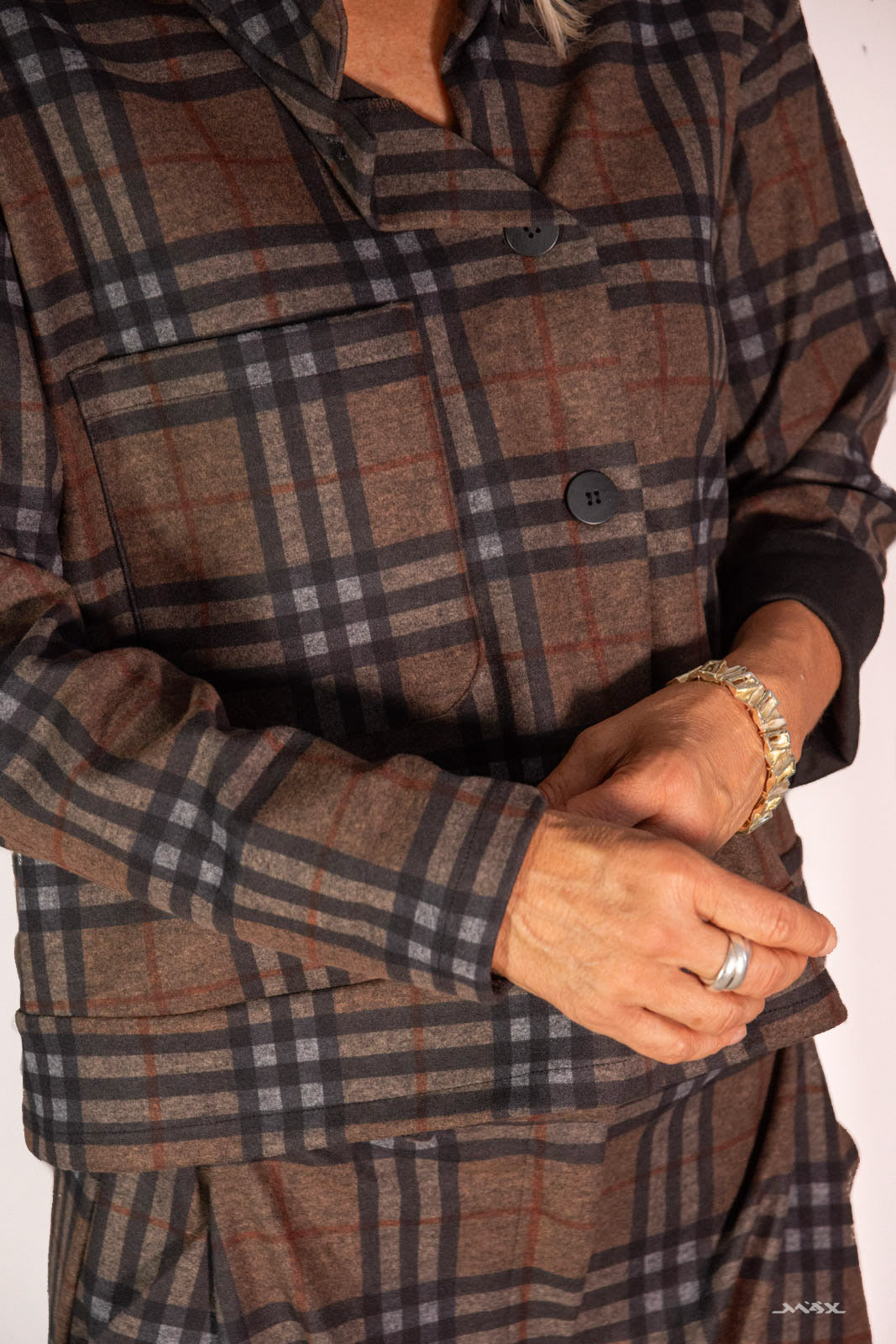 Veste à carreaux chocolat avec patte de boutonnage - taille unique (38–44)
