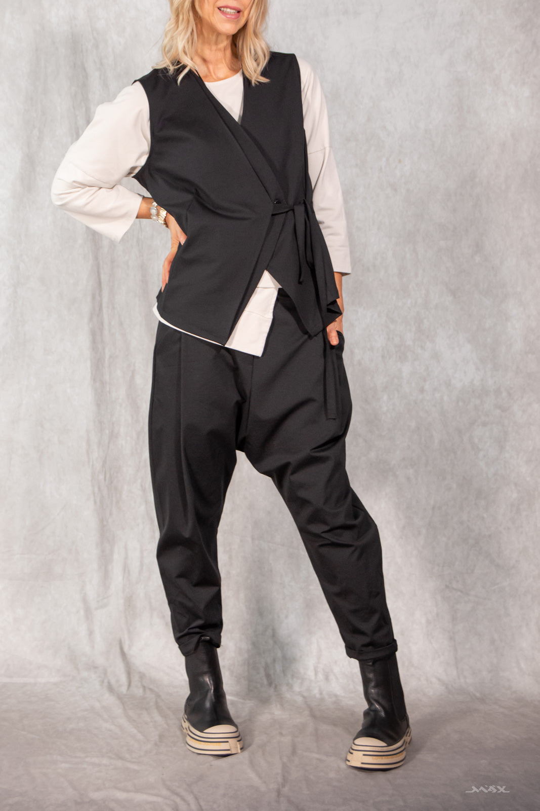 Gilet asymétrique cache-cœur noir à nouer - taille unique (38-44)