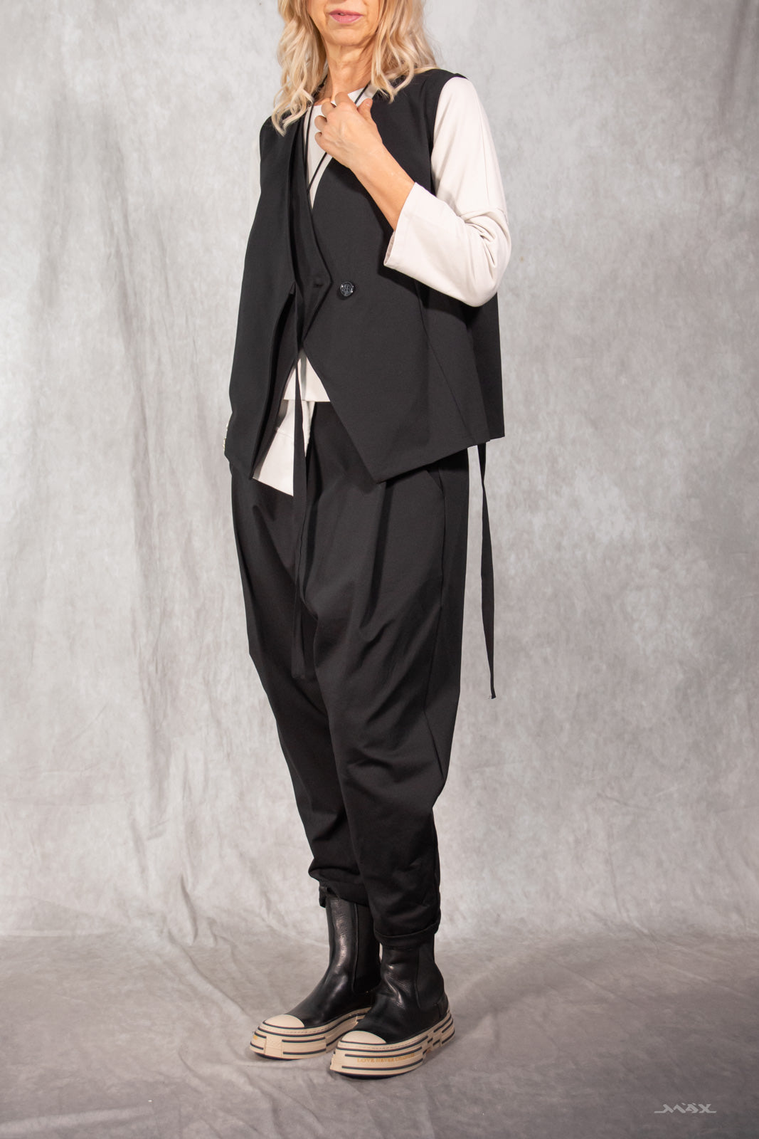 Gilet asymétrique cache-cœur noir à nouer - taille unique (38-44)