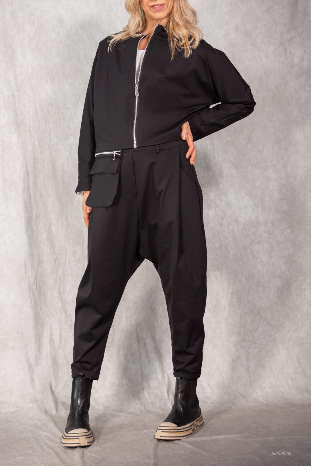 Zipper-Jacke mit aufgesetzter Tasche schwarz Gr. onesize (36-40)