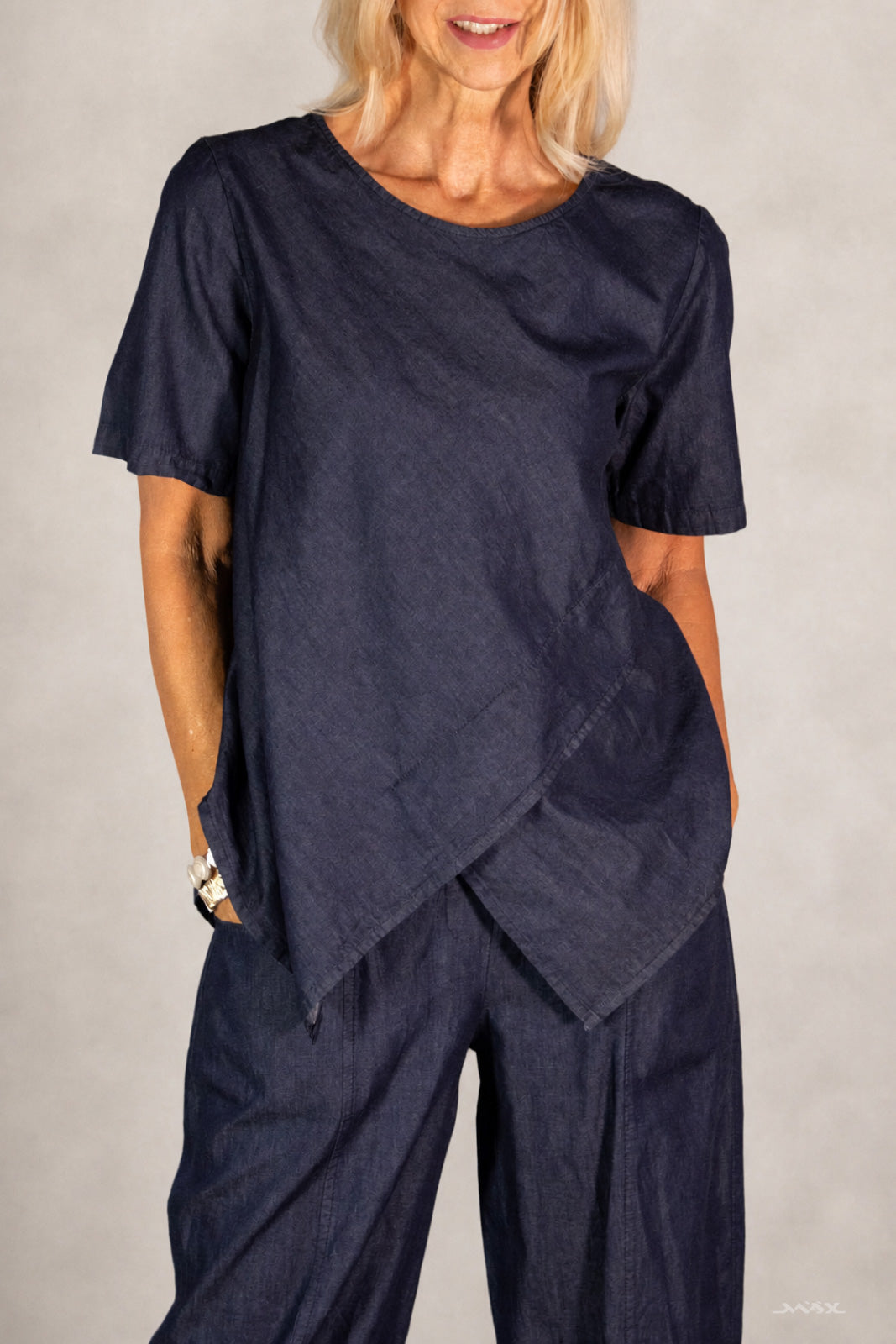 Leichtes asymmetrisches Shirt dunkelblau Gr. Onesize (38-42)