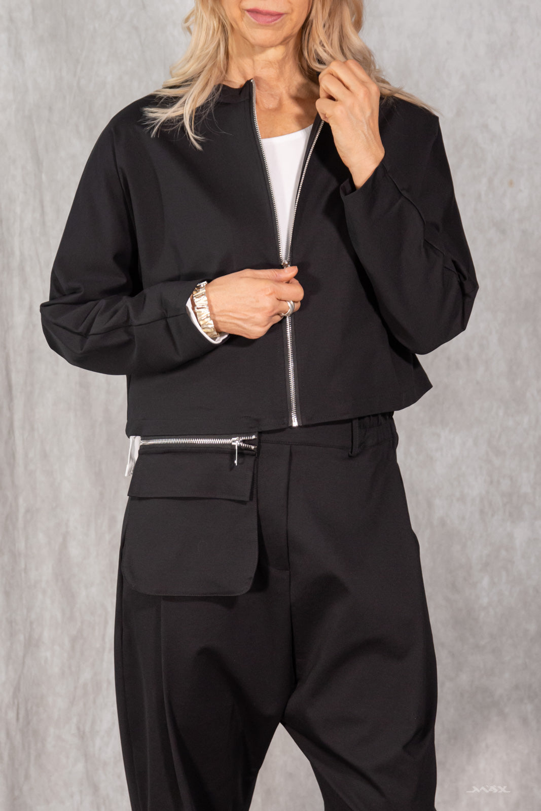 Zipper-Jacke mit aufgesetzter Tasche schwarz Gr. onesize (36-40)