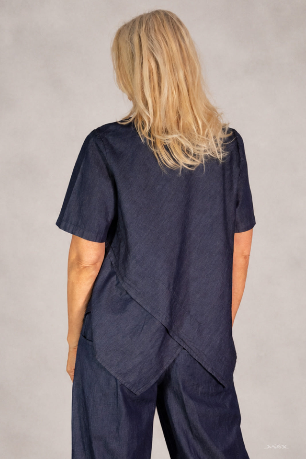 Leichtes asymmetrisches Shirt dunkelblau Gr. Onesize (38-42)