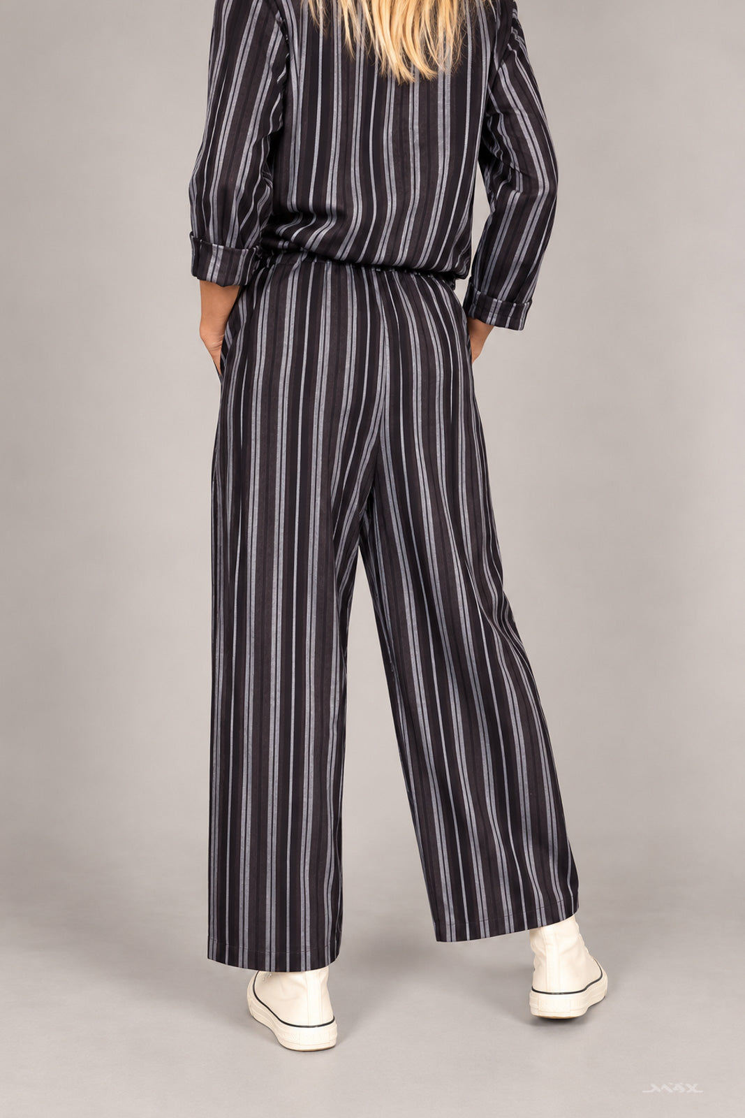 Striped Wide-Leg Trousers with Tie Waist – One Size (36–40)