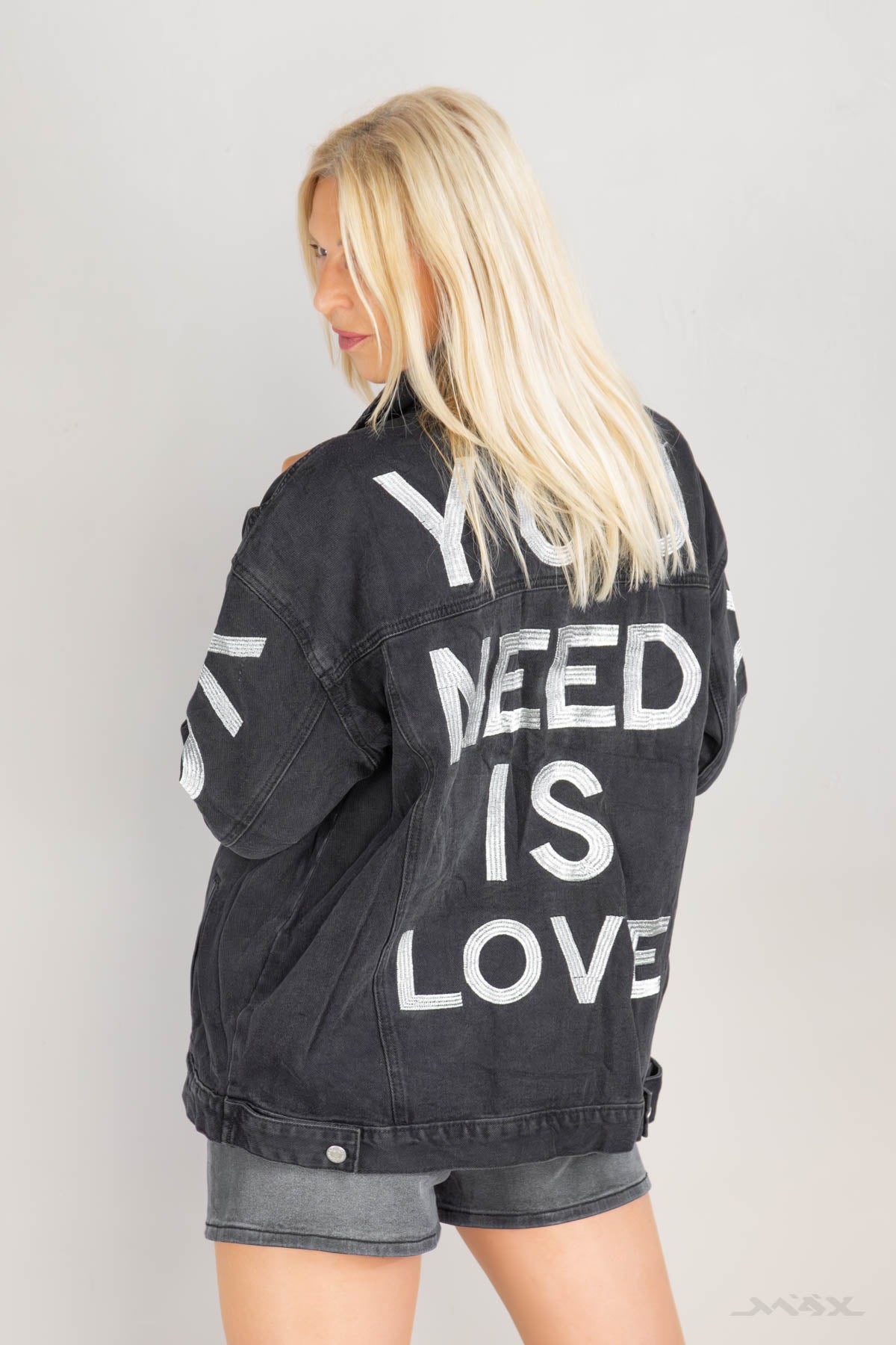 Oversize Jeansjacke schwarz "You need is love"