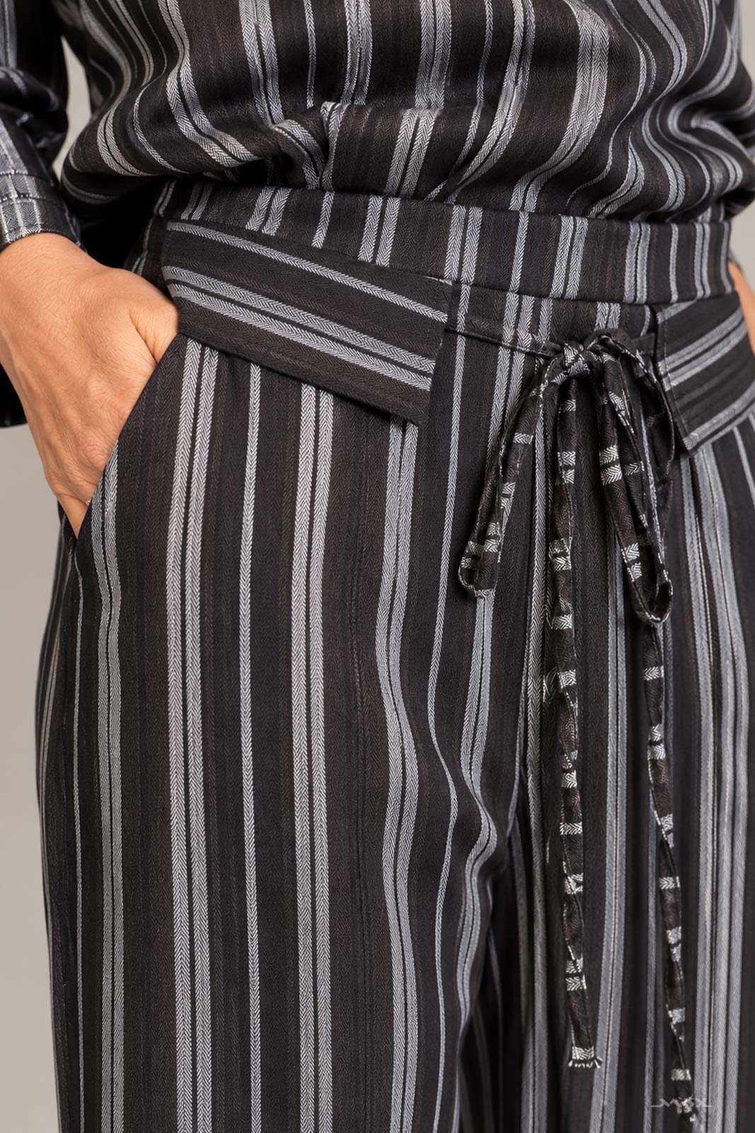 Striped Wide-Leg Trousers with Tie Waist – One Size (36–40)