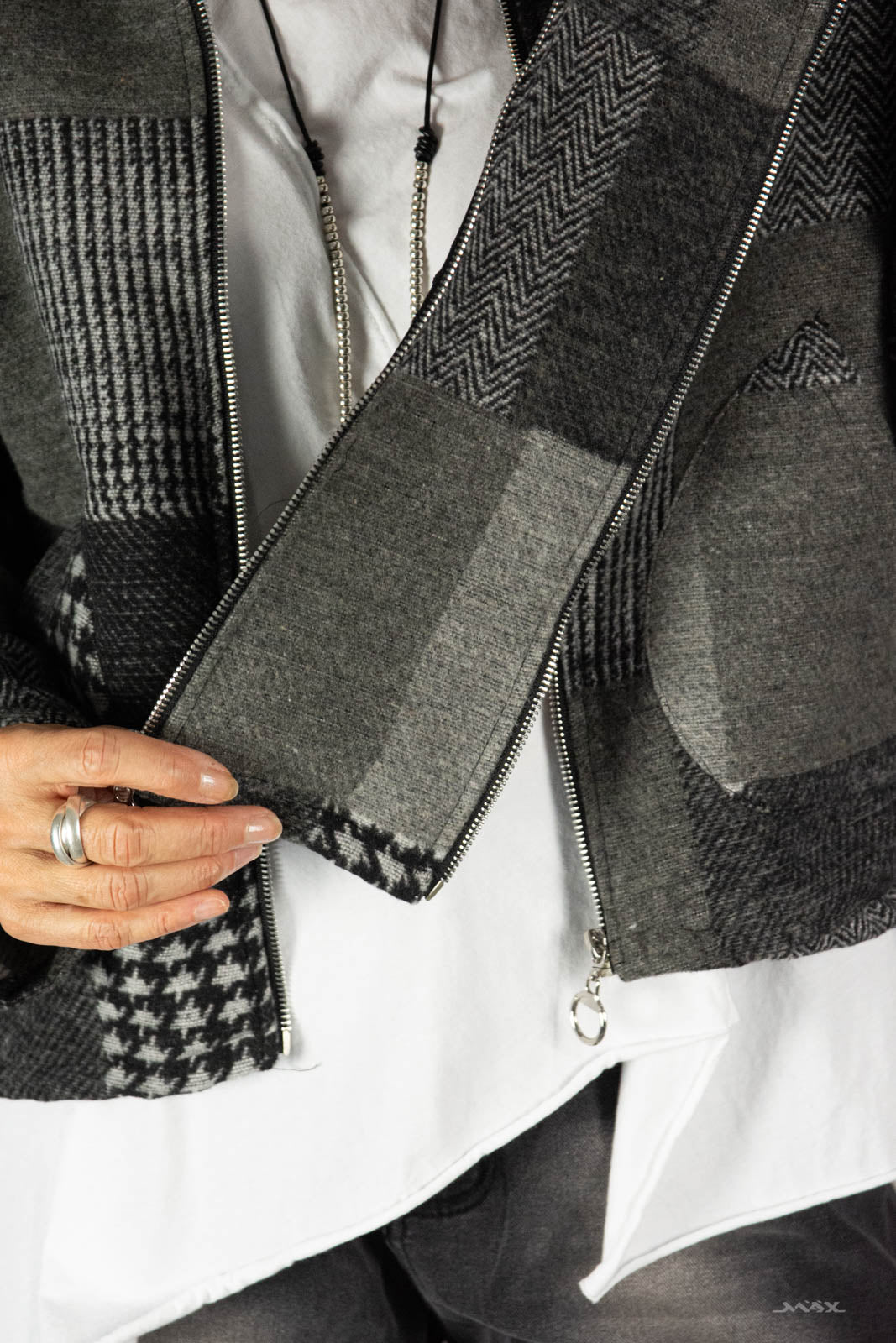 Zipper-Jacke grau mit Muster-Mix Gr. Onesize (38-44)