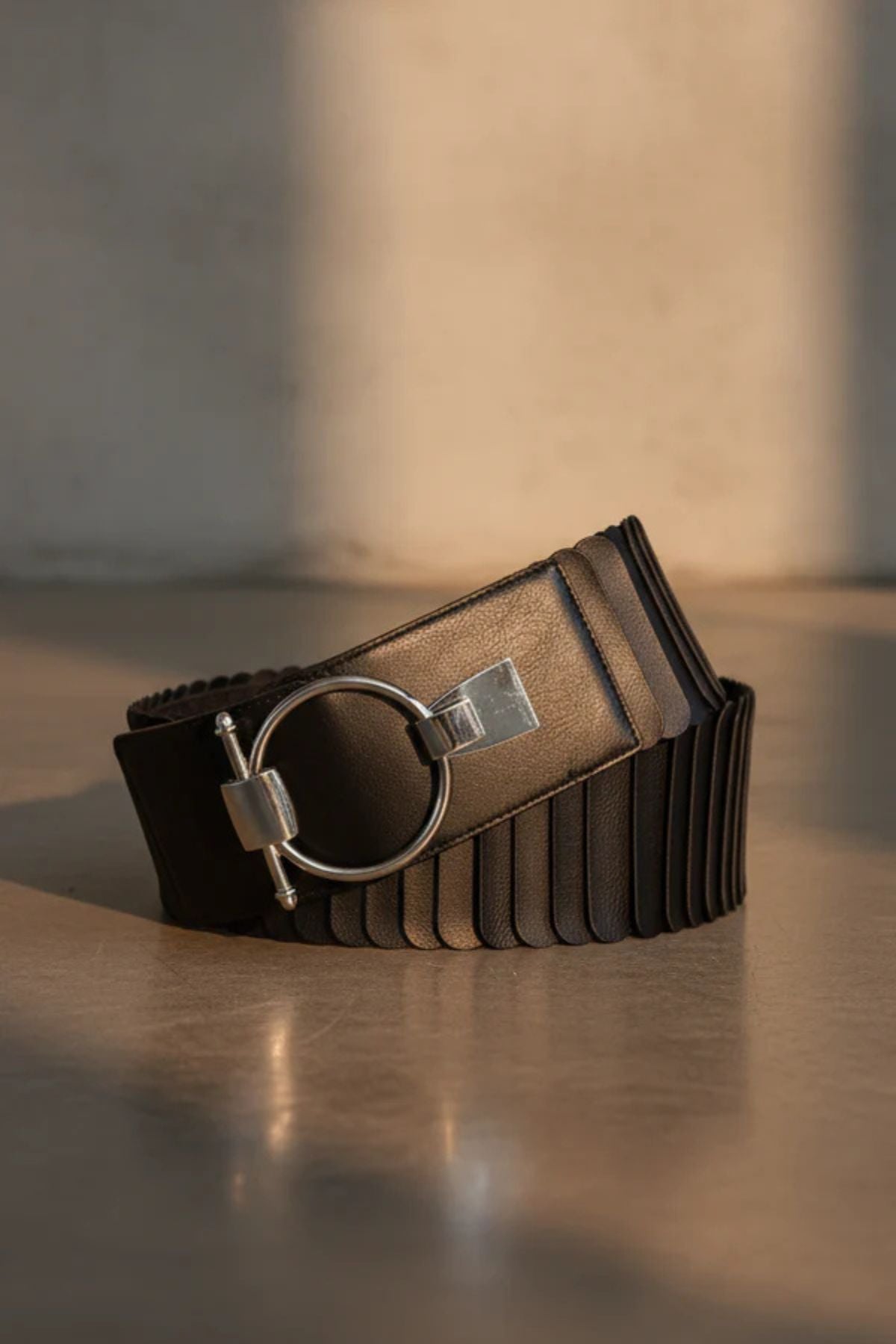 Stretch riem met gesp en lamellen in zwart